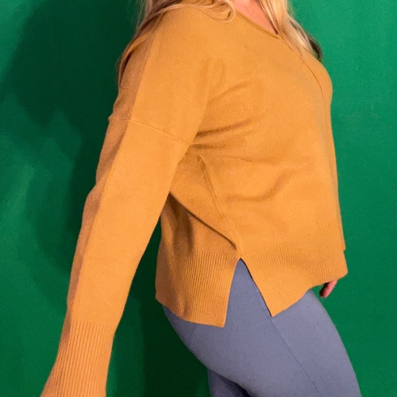 Beige Monochrome Fine Wool Sweater Cozy Warm for any occasion V-neck Long Sleeve - Picture 13 of 14